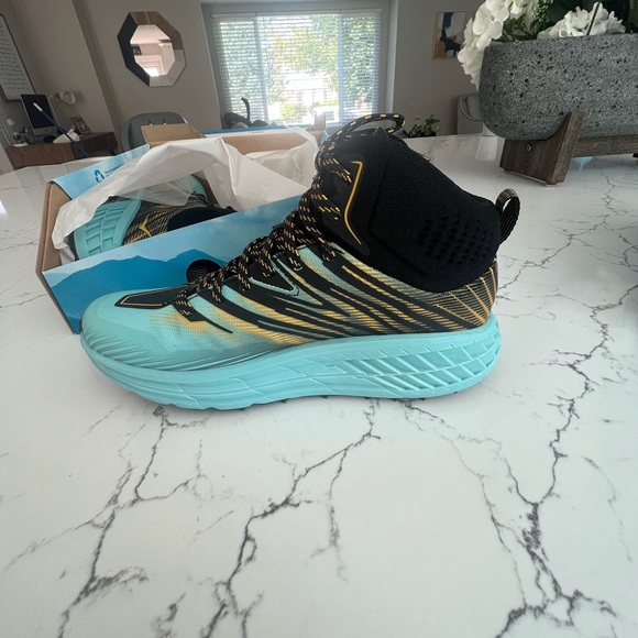 Brand new men’s Hoka trail shoes - Picture 3 of 5